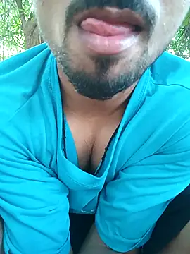 Forest_lover24: διαδικτυακό σόου στην κάμερα