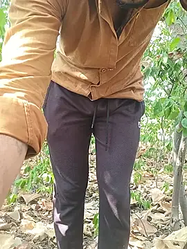Pertunjukan Kamera Web Forest_lover24