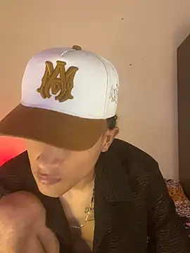 Show modela Edward_Milleer na web-kameri