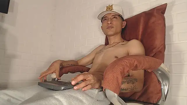 Show modela Edward_Milleer na web-kameri