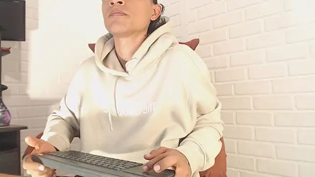 Edward_Milleerのウェブカメラショー