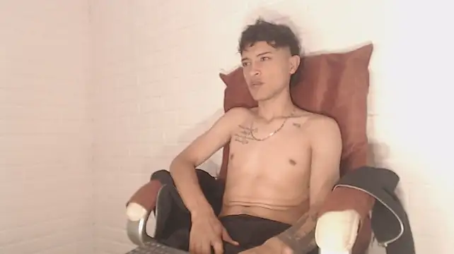 Edward_Milleer Show in webcam