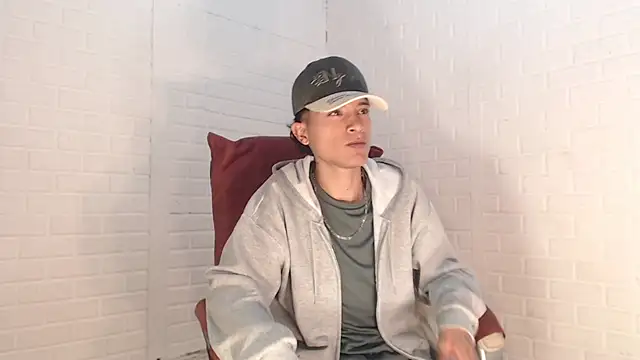 Edward_Milleer Show in webcam
