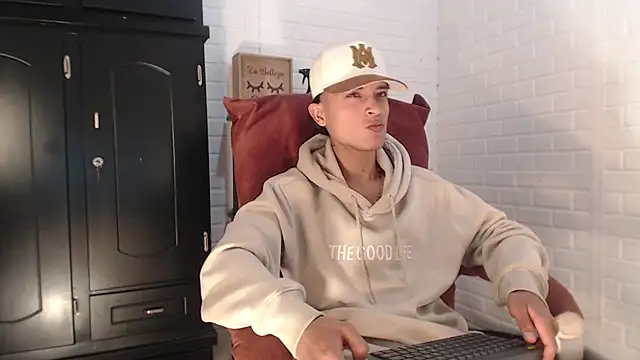 Edward_Milleer Adlı Modelin Web Kamerası Şovu