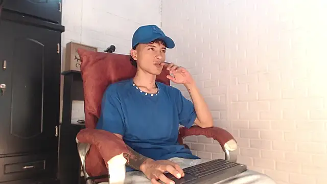 Show modela Edward_Milleer na web-kameri