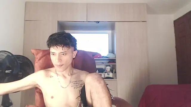 Edward_Milleer Show in webcam