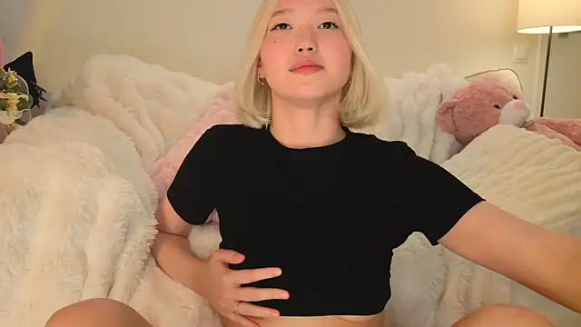milli_sun_ Show in webcam