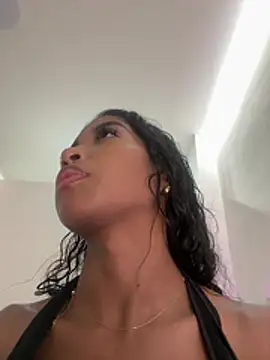 IamCrystal2's Live Chat Room
