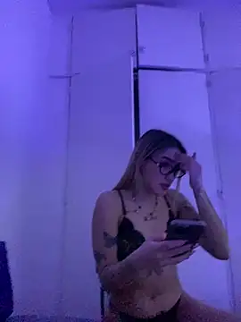 Show modela yazminlove na web-kameri