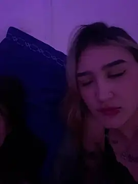 yazminlove: διαδικτυακό σόου στην κάμερα