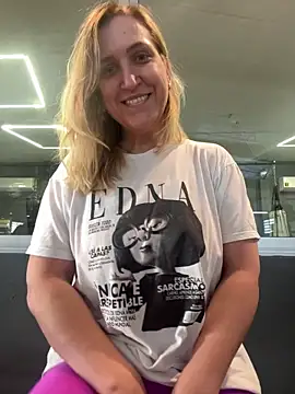Show de Bia_sexynovaes na webcam