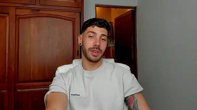 Guyinthemountain Webcam-Show