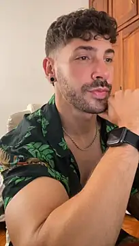 Guyinthemountain webkamerás műsora