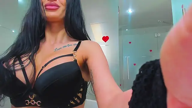 Queenrafaella's Live Chat Room