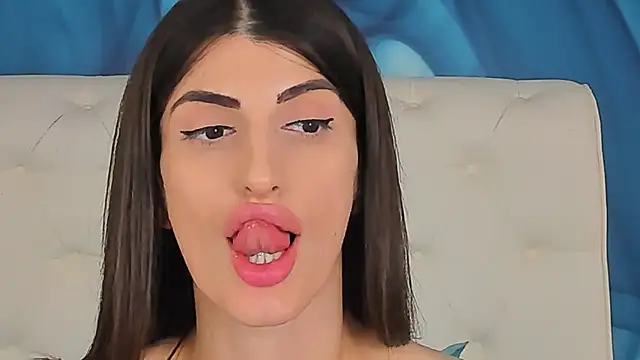 SkinnyDolly's Live XXX Chat