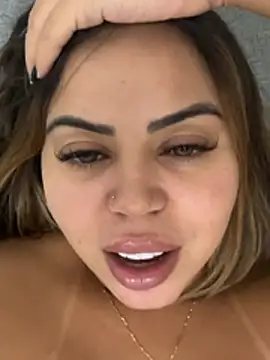 lariic Chat XXX live
