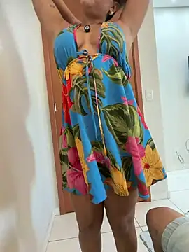 lariicn Live XXX chat
