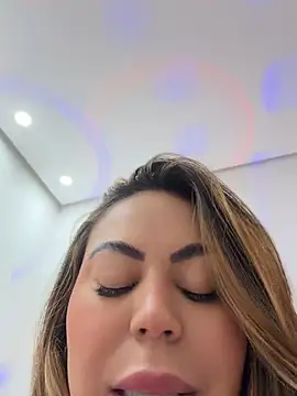 lariic Chat XXX live
