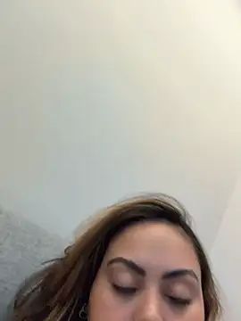 Show de LariiHotWife na webcam