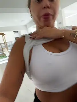 LariiHotWife: απευθείας συνομιλία ΧΧΧ