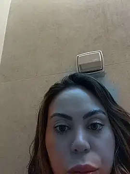 Show de LariiHotWife na webcam