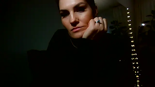 Ms-Lust1-'s Live Chat Room