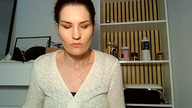 Ms-Lust1- Chat XXX in diretta