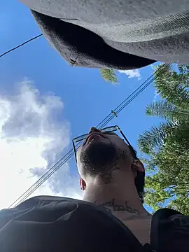 הופעת וובקאם של dantedesirexx