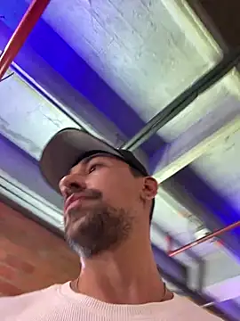 הופעת וובקאם של dantedesirexx