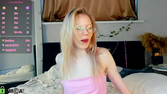Esme_Runn's Live XXX Chat
