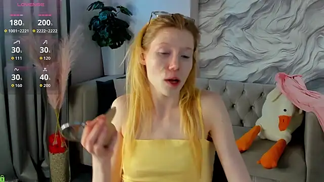 Esme_Runn's Live XXX Chat