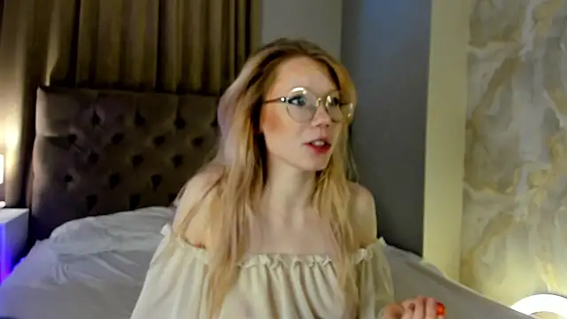 Esme_Runn Chat XXX in diretta