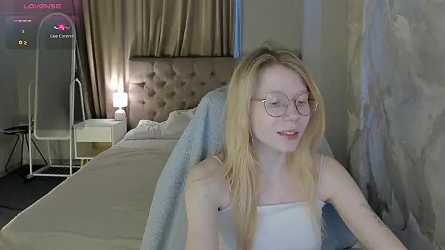 Esme_Runn Chat XXX in diretta