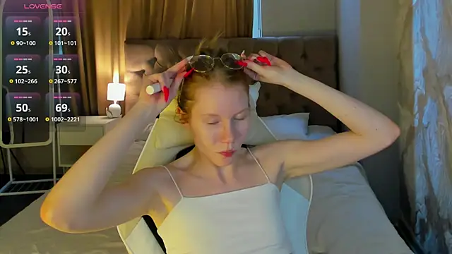 Esme_Runn's Live XXX Chat
