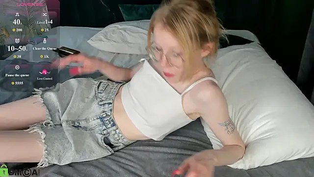 Esme_Runn's Live XXX Chat
