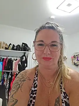 Sensual_Babsi 网络视讯表演