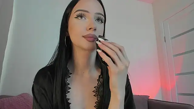 Show modela flora_off na web-kameri
