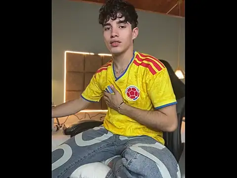 عرض كام AlejooTwink