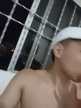 Show modela eldeboranenas na web-kameri
