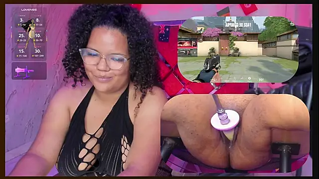 Show modela MhiaRey na web-kameri