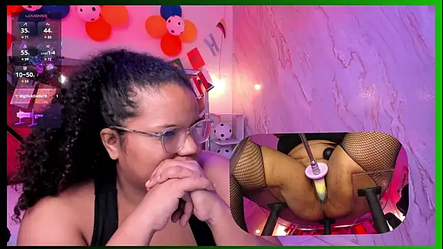 MhiaRey webcam show