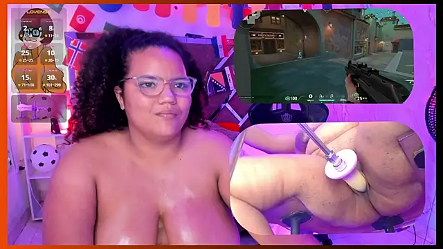 MhiaRey Show in webcam
