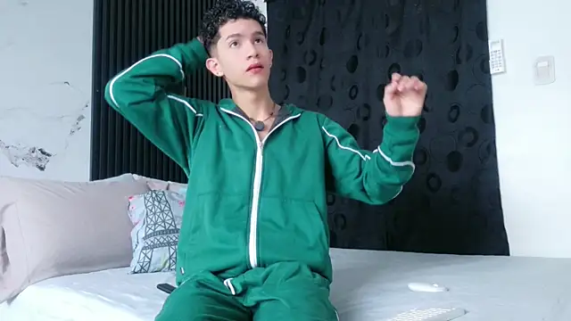 Noah_tyler_n Webbikameraesitys