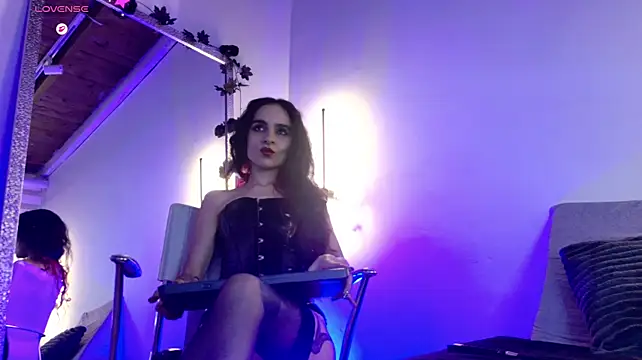 Alice_noir: διαδικτυακό σόου στην κάμερα