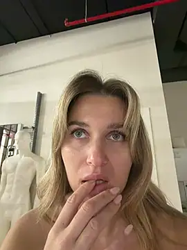 MilanaTaylor Adlı Modelin Canlı XXX Sohbeti