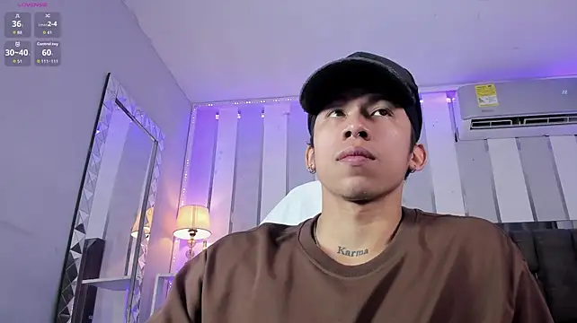 Show modela AkazaBoy_ na web-kameri