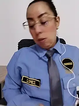 Cristal_Security-1's Live XXX Chat