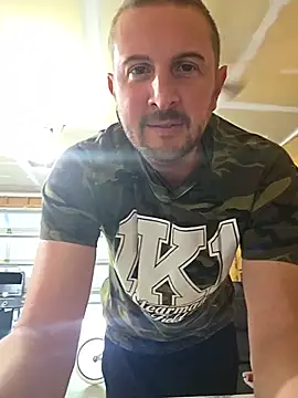 MrMechanic40 Show in webcam