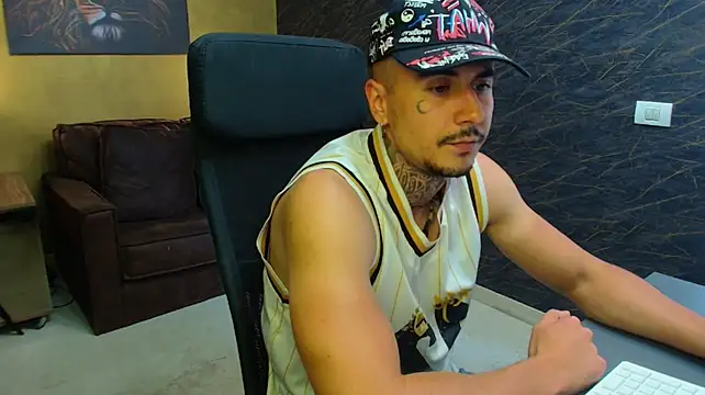 Show modela RomeoBodhi na web-kameri