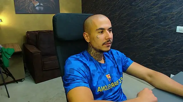 Show modela RomeoBodhi na web-kameri